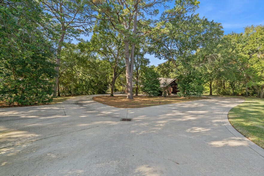 More Photos Of 16621 Hereford Dr, Tomball Flex For Sale
