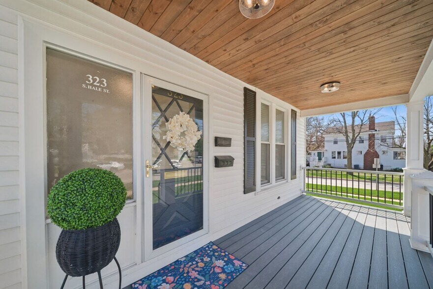 More Photos Of 323 S Hale St, Wheaton Office Residential For Sale