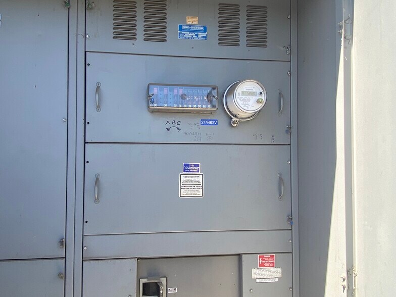 More Photos Of 42621 2nd St E, Lancaster Warehouse For Sale