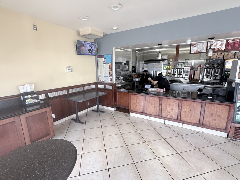 More Photos Of 7150 Melrose Ave, Los Angeles General Retail For Lease