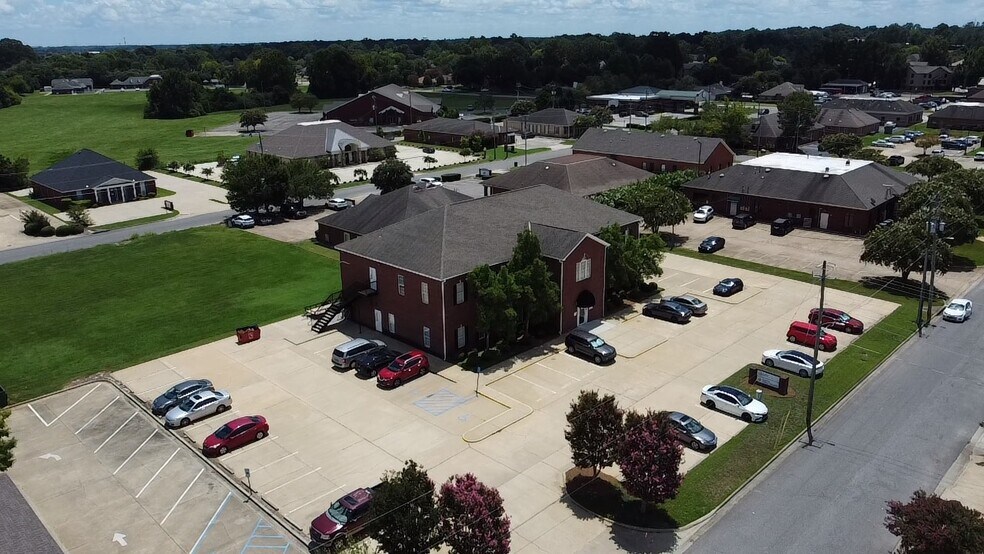 More Photos Of 451 Saint Lukes Dr, Montgomery Office For Lease