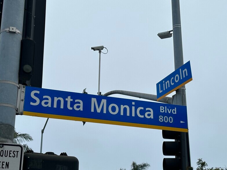 More Photos Of 718-734 Santa Monica Blvd, Santa Monica Storefront Retail Office For Lease