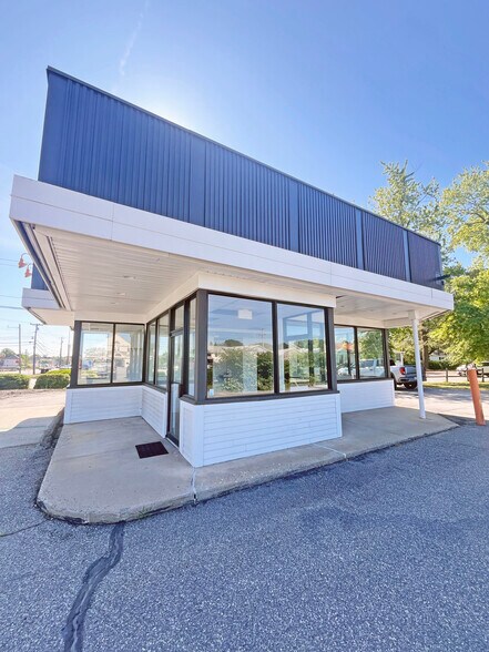 More Photos Of 163 Pleasant St, Brunswick Freestanding For Lease