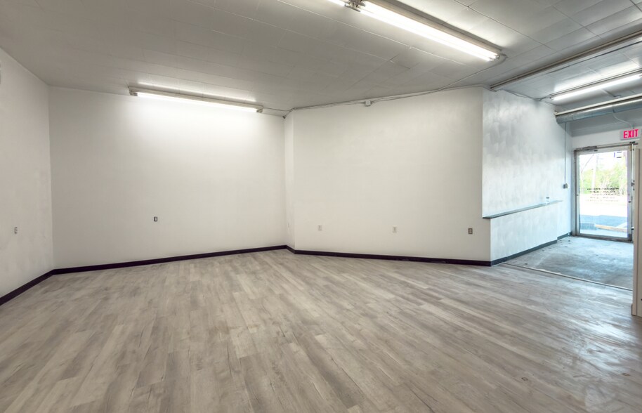 More Photos Of 3312 Cove Rd NW, Roanoke Storefront For Lease