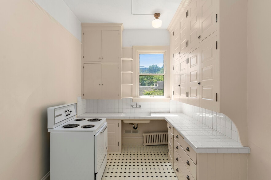 More Photos Of 714-716 NW 24th Pl, Portland Apartments For Sale