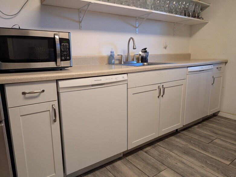 More Photos Of 512 25th St W, Bradenton Office For Lease