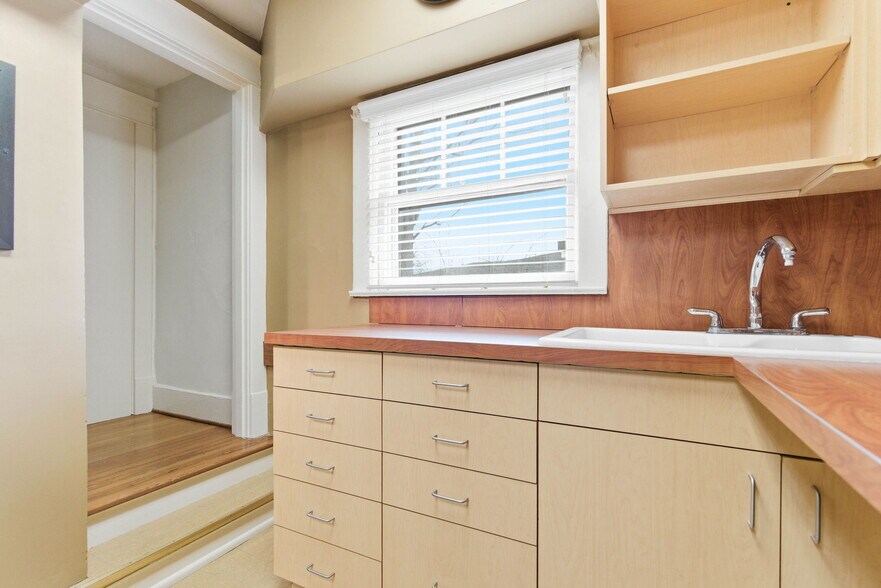 More Photos Of 3208 College Dr, Louisville Office For Sale