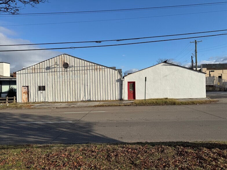 More Photos Of 23 W 20th St, Chattanooga Service For Sale