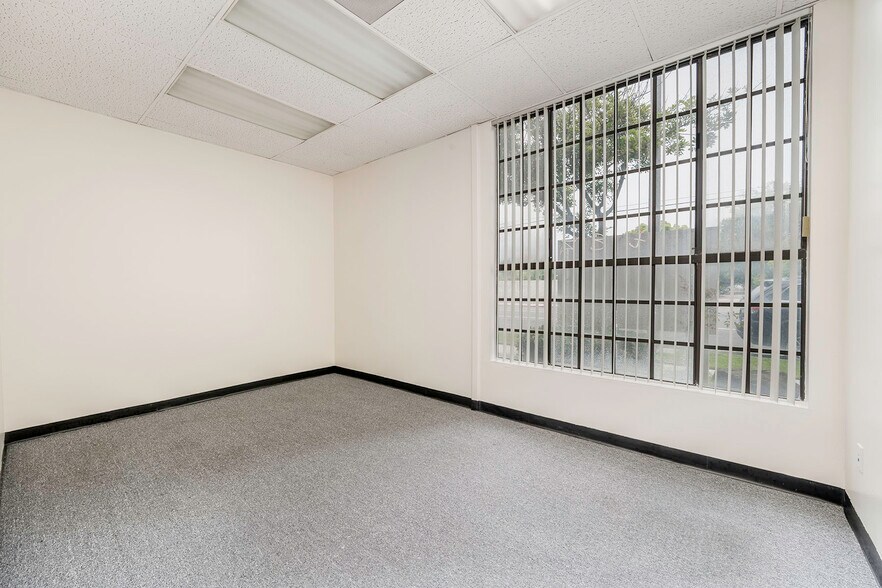 More Photos Of 800 E Wardlow Rd, Long Beach Loft Creative Space For Lease