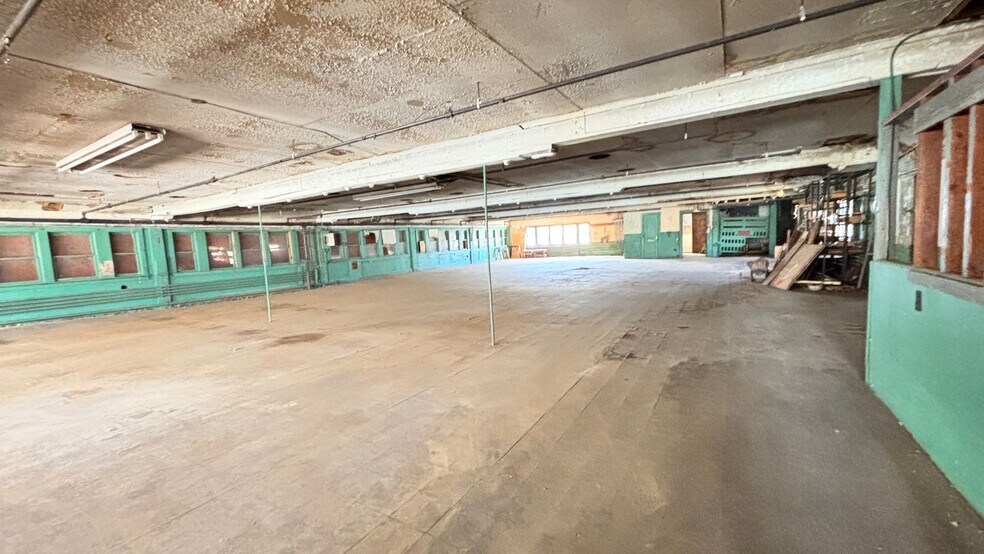 More Photos Of 515 Columbia St, Hudson Warehouse For Sale