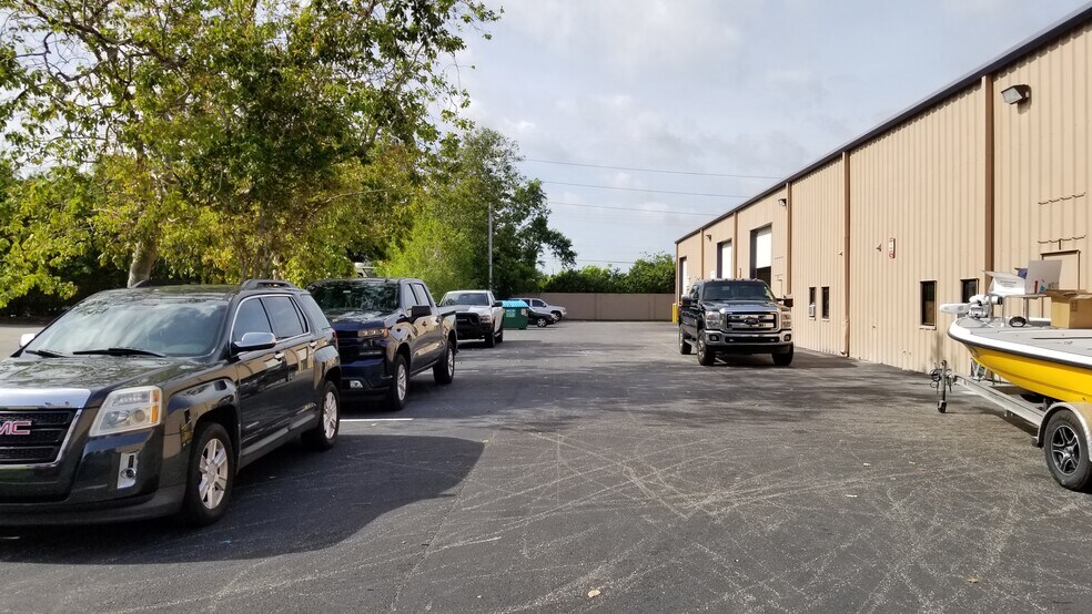 More Photos Of 830 NE 24th Ln, Cape Coral Warehouse For Sale