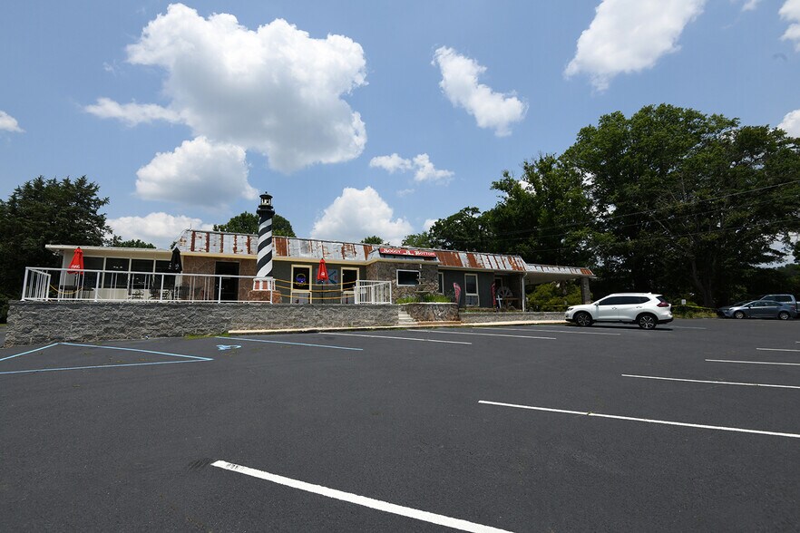 More Photos Of 809 E Greenwood St, Abbeville Restaurant For Sale