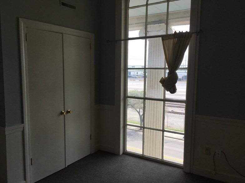More Photos Of 635 E Bay St, Charleston Office Residential For Lease