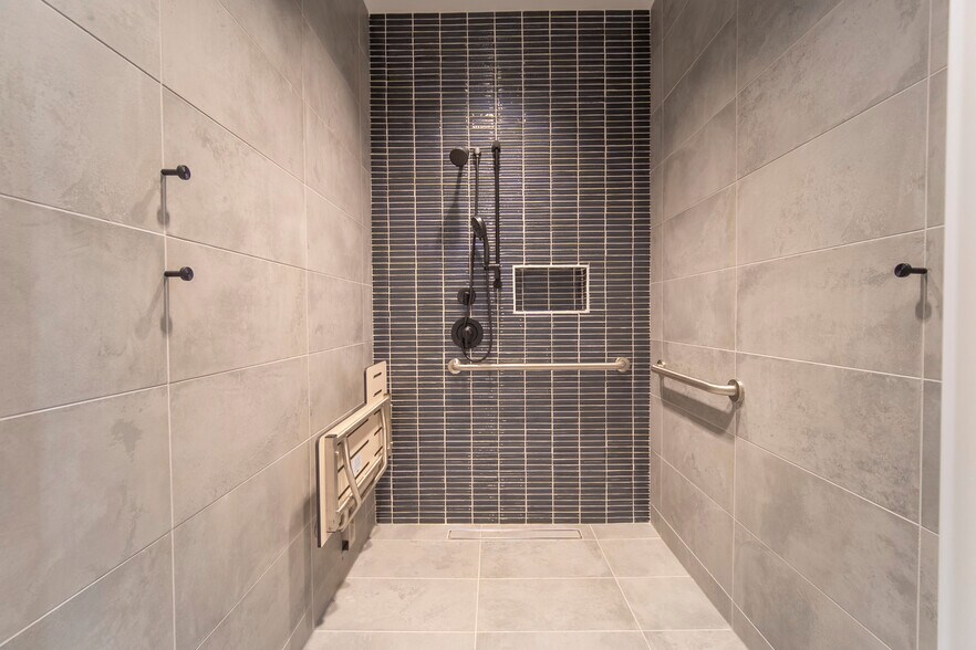 More Photos Of 1001 Summit Blvd, Atlanta Unknown For Lease