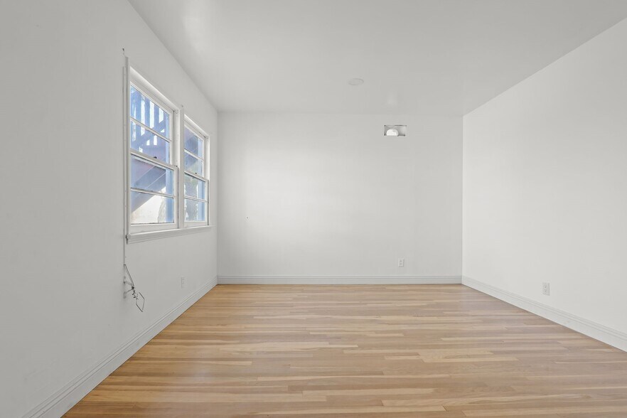 More Photos Of 4409 Victoria Park Dr, Los Angeles Apartments For Sale