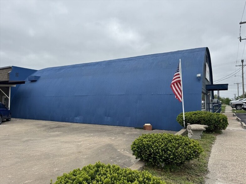 More Photos Of 51 S Rubey St, Macon General Retail For Sale