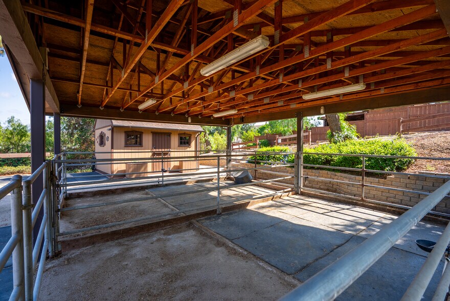 More Photos Of 10845 Meads, Orange Specialty For Sale