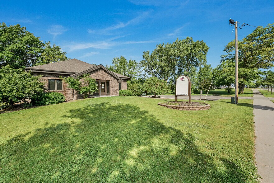 Primary Photo Of 2770 Manitowoc Rd, Green Bay Office For Sale