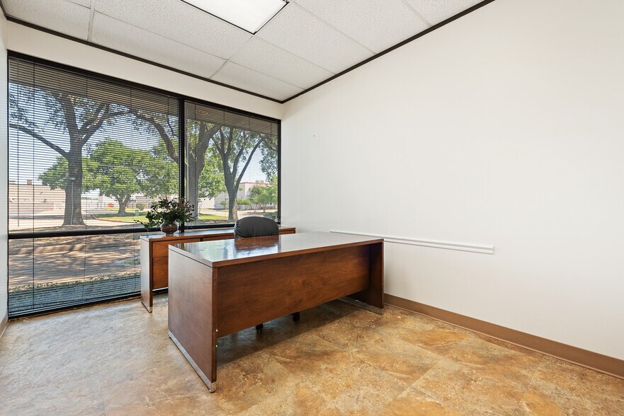 More Photos Of 3945 Greenbriar Dr, Stafford Industrial For Sale