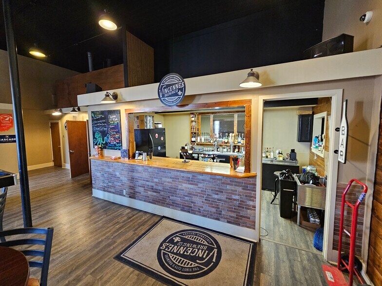 More Photos Of 124 Main St, Vincennes Office For Sale