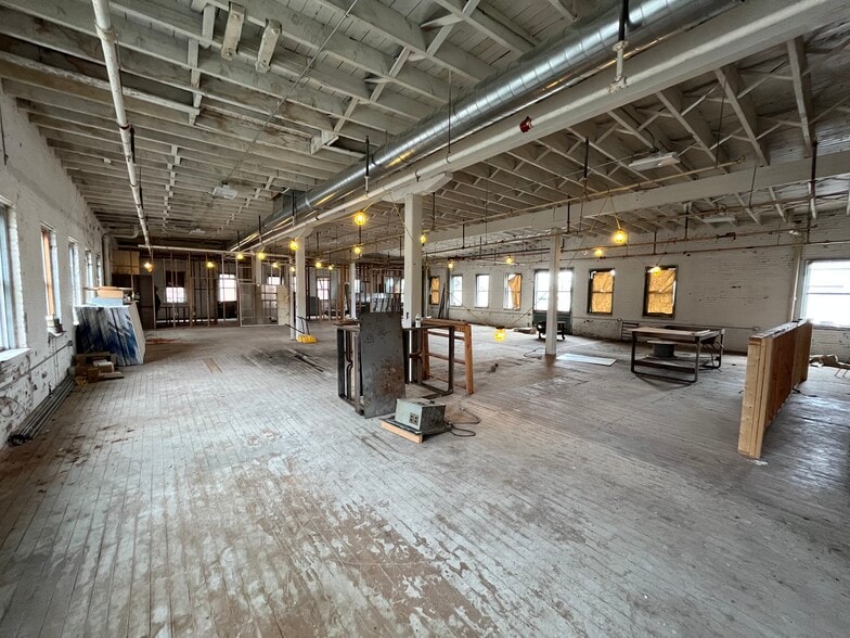 More Photos Of 233-241 W Park St, Providence Research And Development For Lease