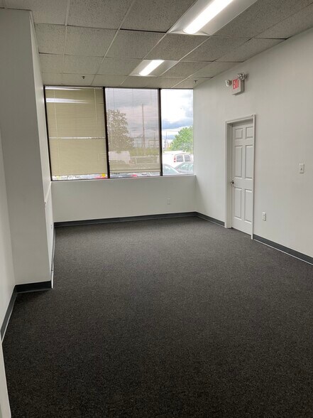 More Photos Of 450-460 Veterans Dr, Burlington Light Distribution For Lease
