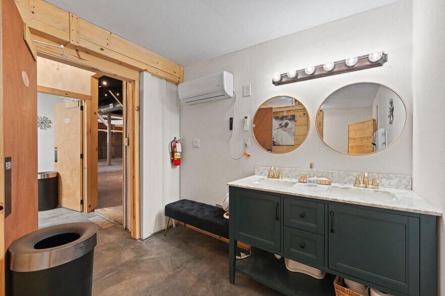 More Photos Of 3119 County Road 2730, Glen Rose Lodge Meeting Hall For Sale