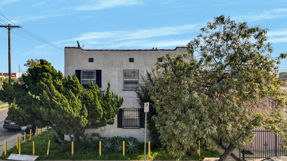 More Photos Of 300 E 55th St, Los Angeles Apartments For Sale