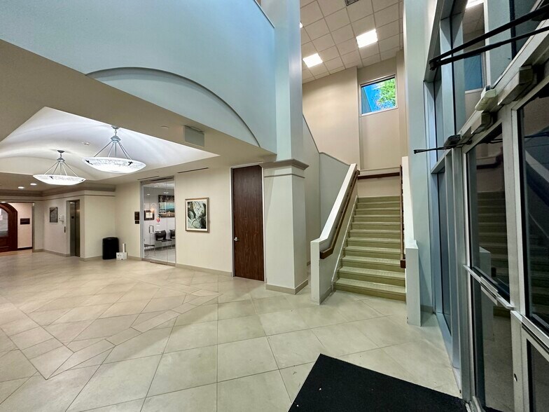 More Photos Of 1011 Medical Plaza, The Woodlands Medical For Lease