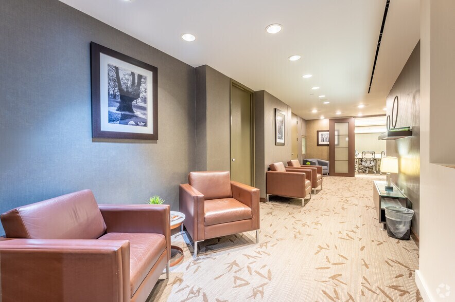 More Photos Of 100 King St W, Toronto Coworking Space