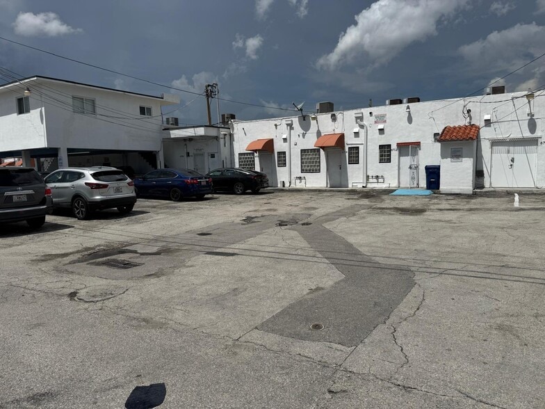 More Photos Of 6708-6716 W Flagler St, Miami Office For Lease