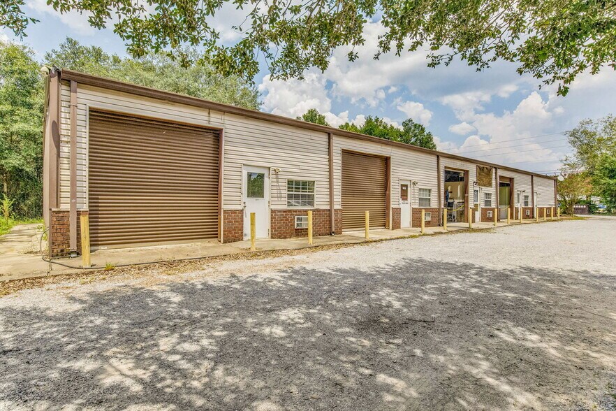 More Photos Of 6317-6325 Dogwood Dr, Milton Warehouse For Lease