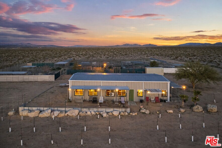 More Photos Of 9025 Camp Rock Rd, Lucerne Valley Veterinarian Kennel For Sale