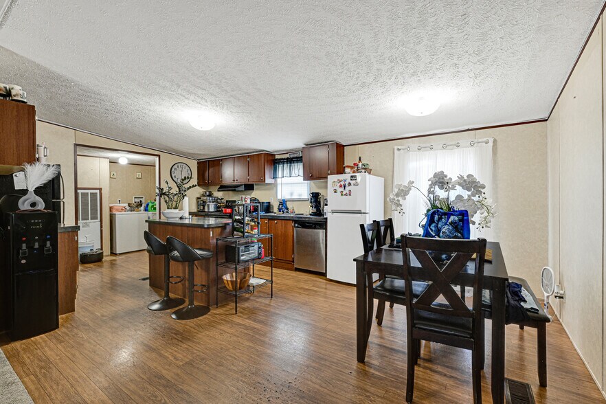 More Photos Of 8502 C E King Pky, Houston Apartments For Sale