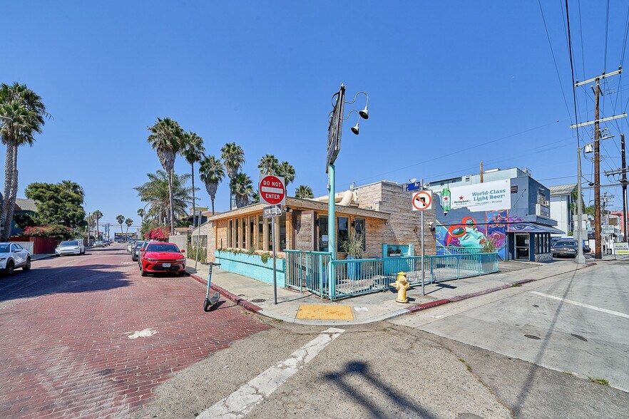 More Photos Of 1711-1715 Pacific Ave, Venice Unknown For Lease