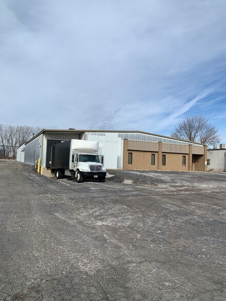Primary Photo Of 3146 Market St, Green Bay Warehouse For Sale