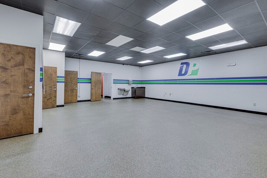 More Photos Of 211 N Pleasantburg Dr, Greenville Light Manufacturing For Sale