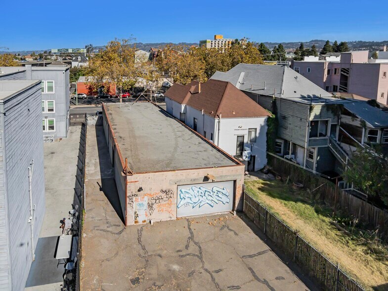 More Photos Of 635 W Grand Ave, Oakland Freestanding For Sale