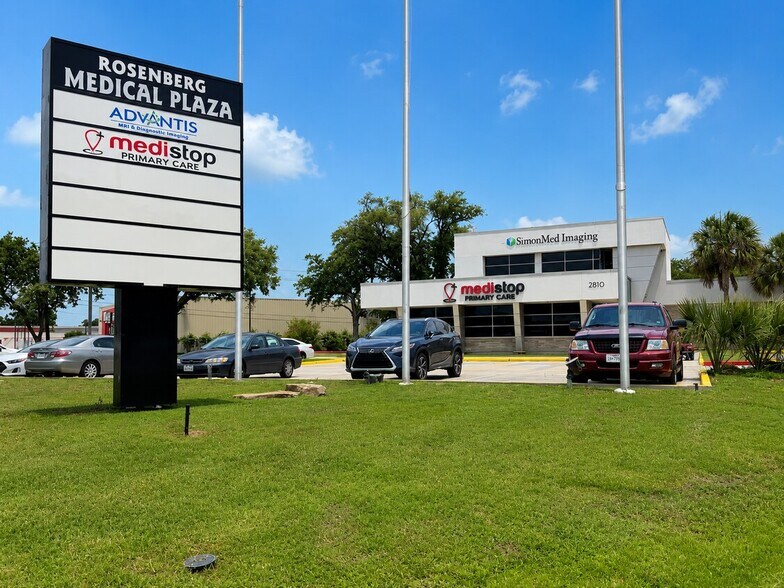 More Photos Of 2810 1st St, Rosenberg Medical For Lease