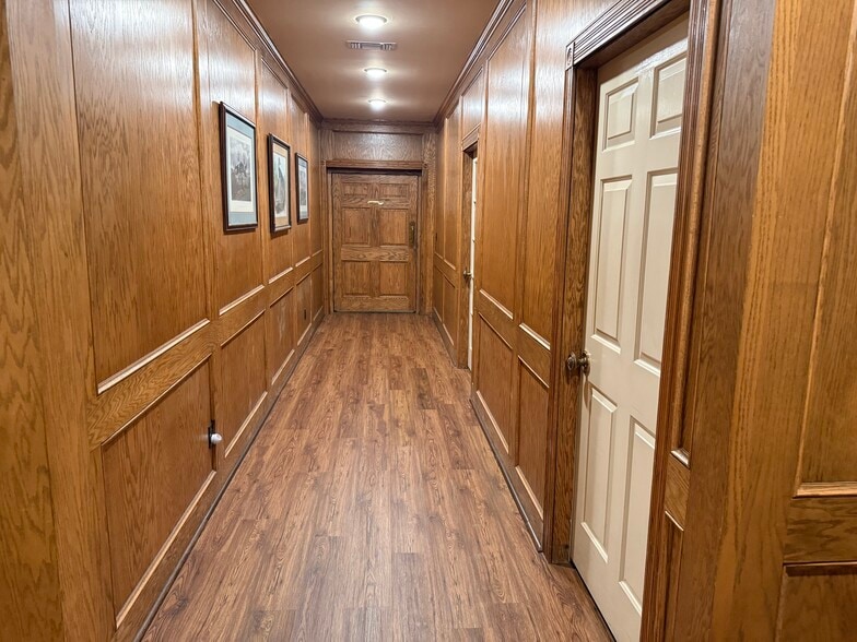 More Photos Of 500 NE 8th Ave, Ocala Office For Sale