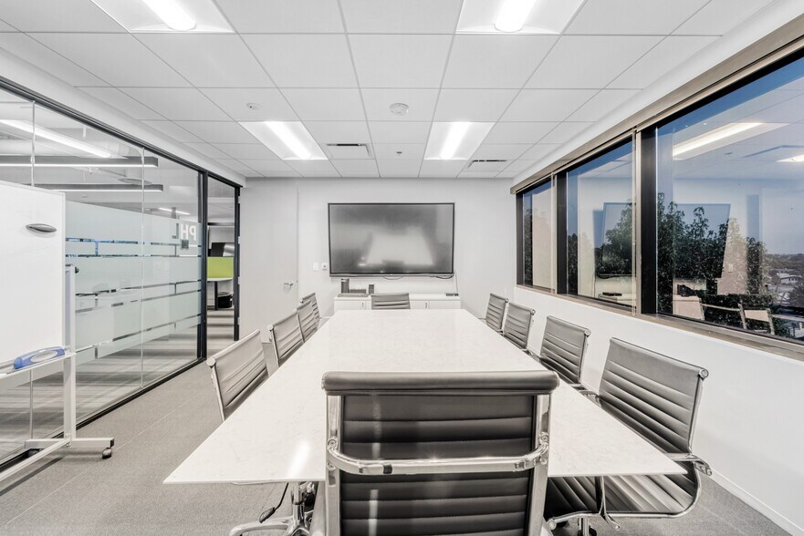 More Photos Of 4910 Airport Plaza Dr, Long Beach Loft Creative Space For Lease