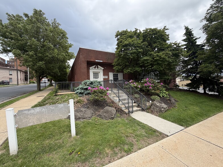 Primary Photo Of 2100 Ferry St, Easton Medical For Lease