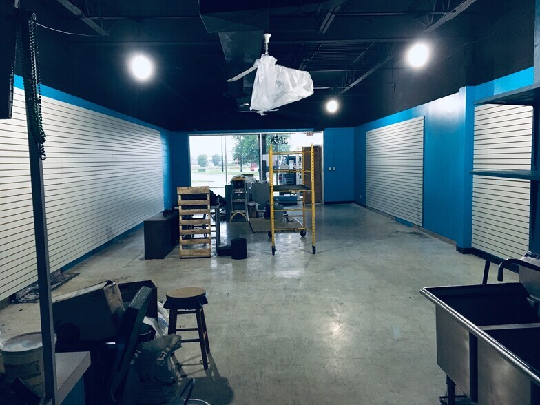 More Photos Of 6124-6150 W 25th St, Indianapolis Unknown For Lease
