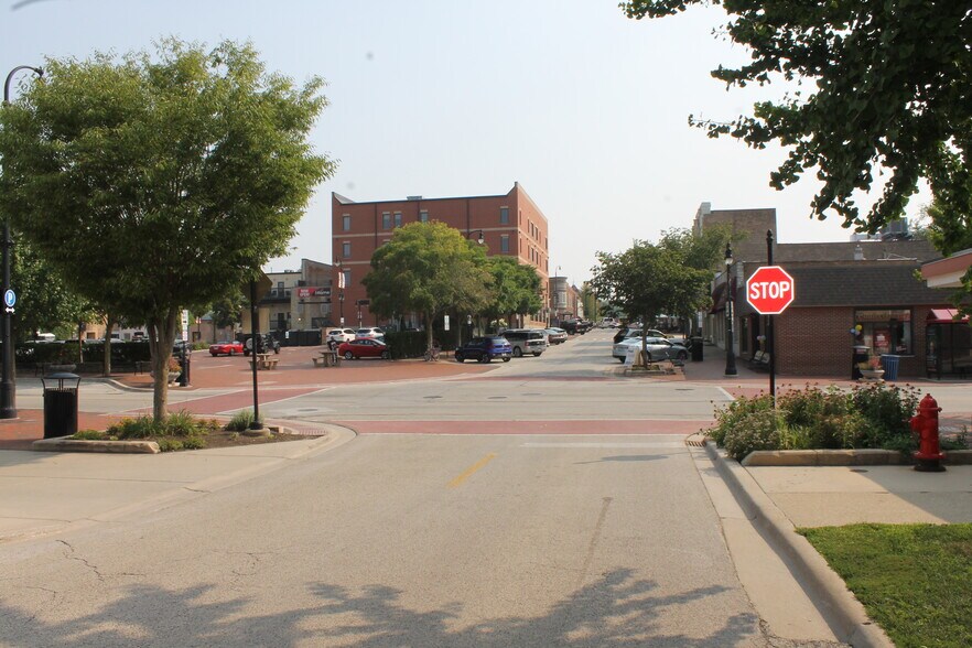 More Photos Of 129 E Locust St, Dekalb Office For Sale
