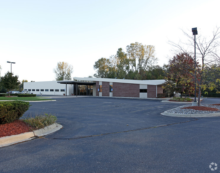 Primary Photo Of 7050 Jomar Dr, Whitmore Lake Office For Lease