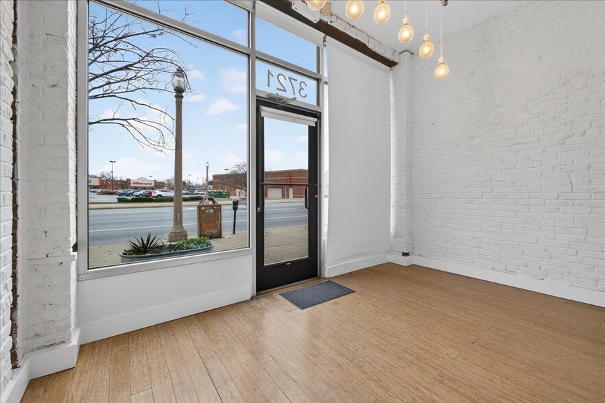 More Photos Of 3721 S Kingshighway Blvd, Saint Louis Office For Lease