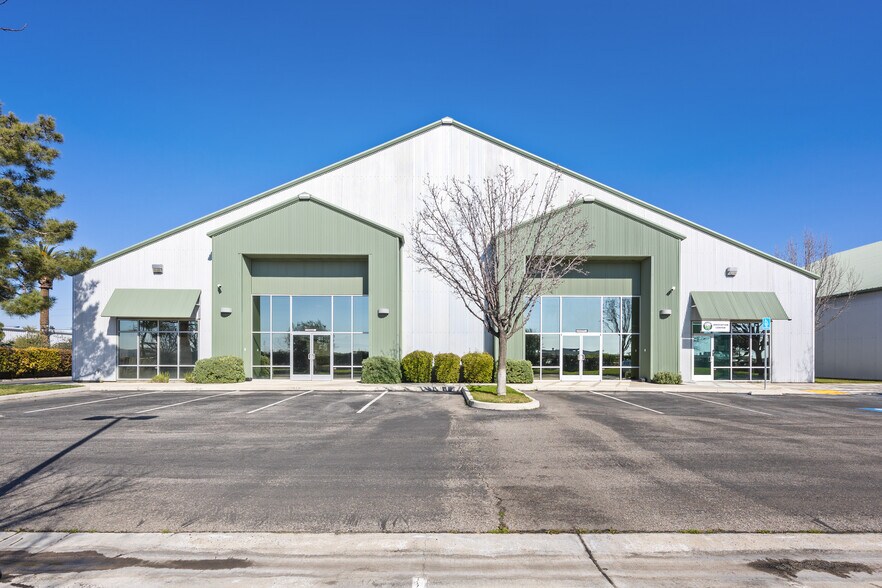 More Photos Of 4425 E Brundage Ln, Bakersfield Unknown For Lease