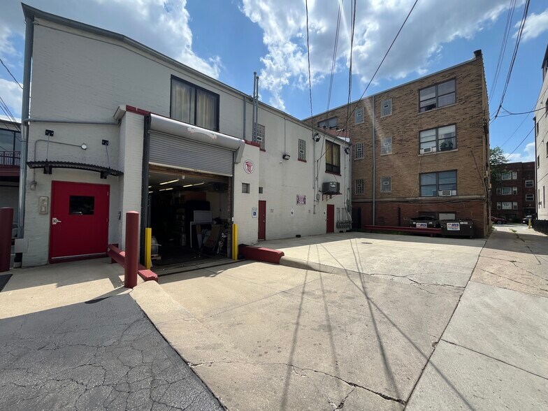 More Photos Of 4020 W Irving Park Rd, Chicago Storefront Retail Office For Lease