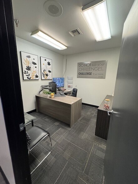 More Photos Of 2906 E Coronado St, Anaheim Warehouse For Lease