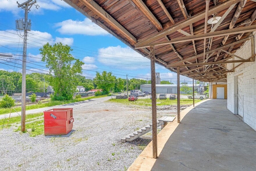 More Photos Of 1214 College St, Clarksville Warehouse For Lease